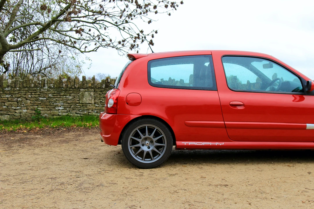 Renault Clio 2nd Gen - Image 23 of 31