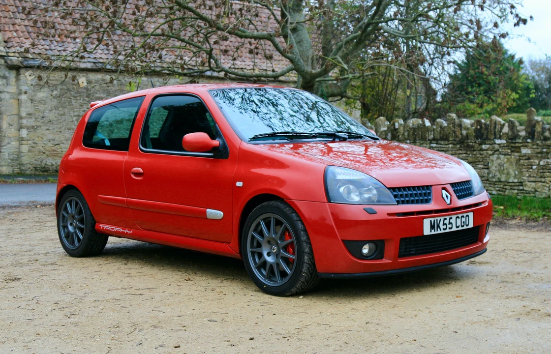 Renault Clio 2nd Gen - Image 2 of 31