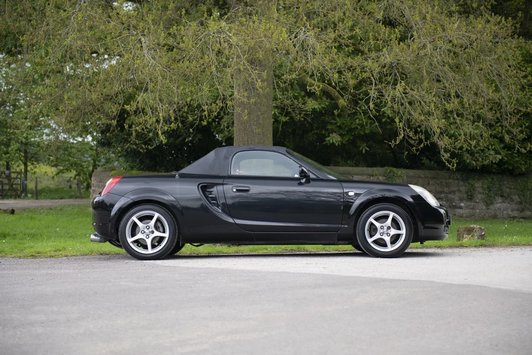 2006 Toyota MR2 Spyder/MR-S - Image 9 of 30