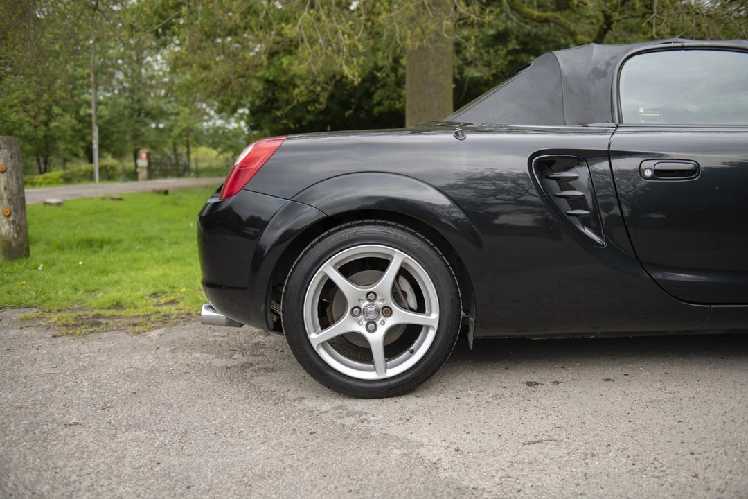 2006 Toyota MR2 Spyder/MR-S - Image 14 of 30