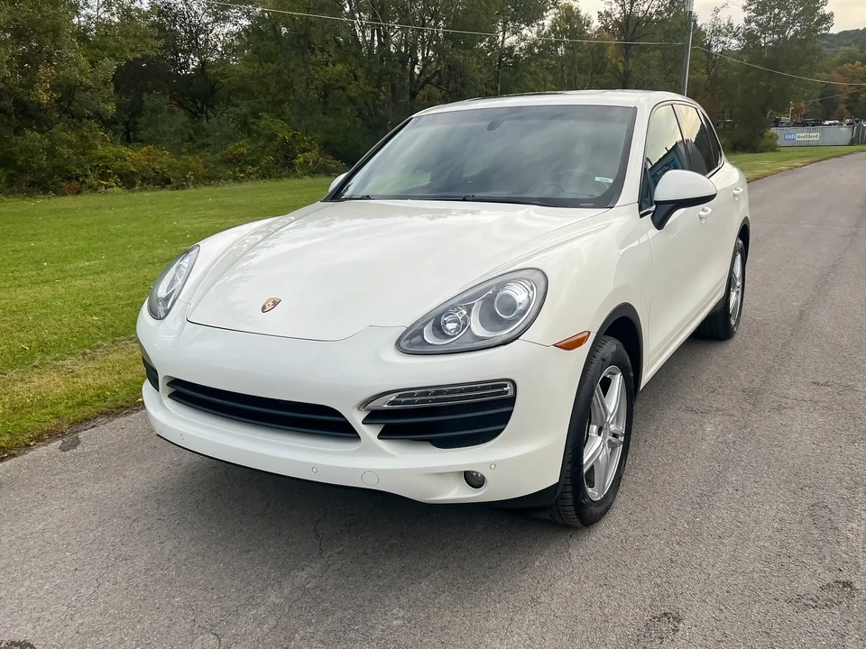 2011 Porsche 958 Cayenne S - Image 2 of 6