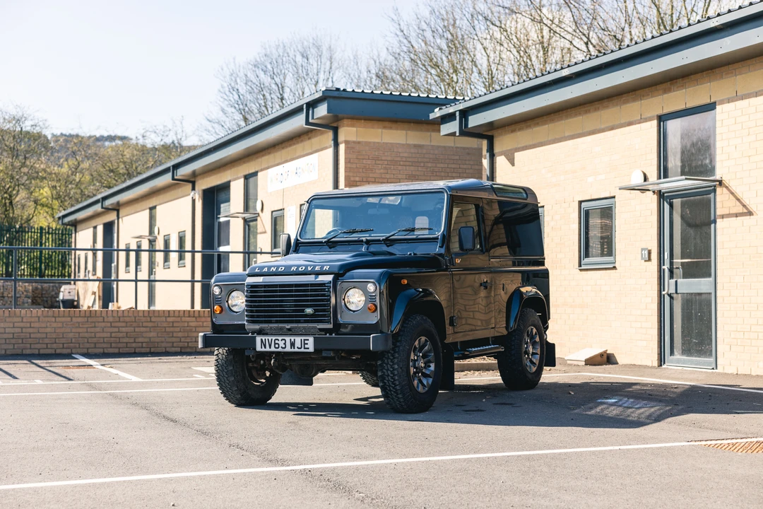 2013 Land Rover Defender 90 - Image 17 of 31