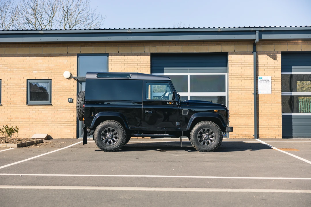 2013 Land Rover Defender 90 - Image 10 of 31