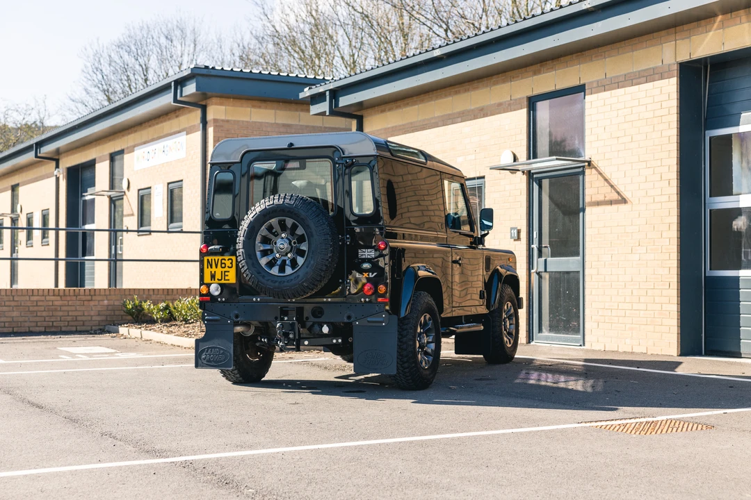 2013 Land Rover Defender 90 - Image 3 of 31