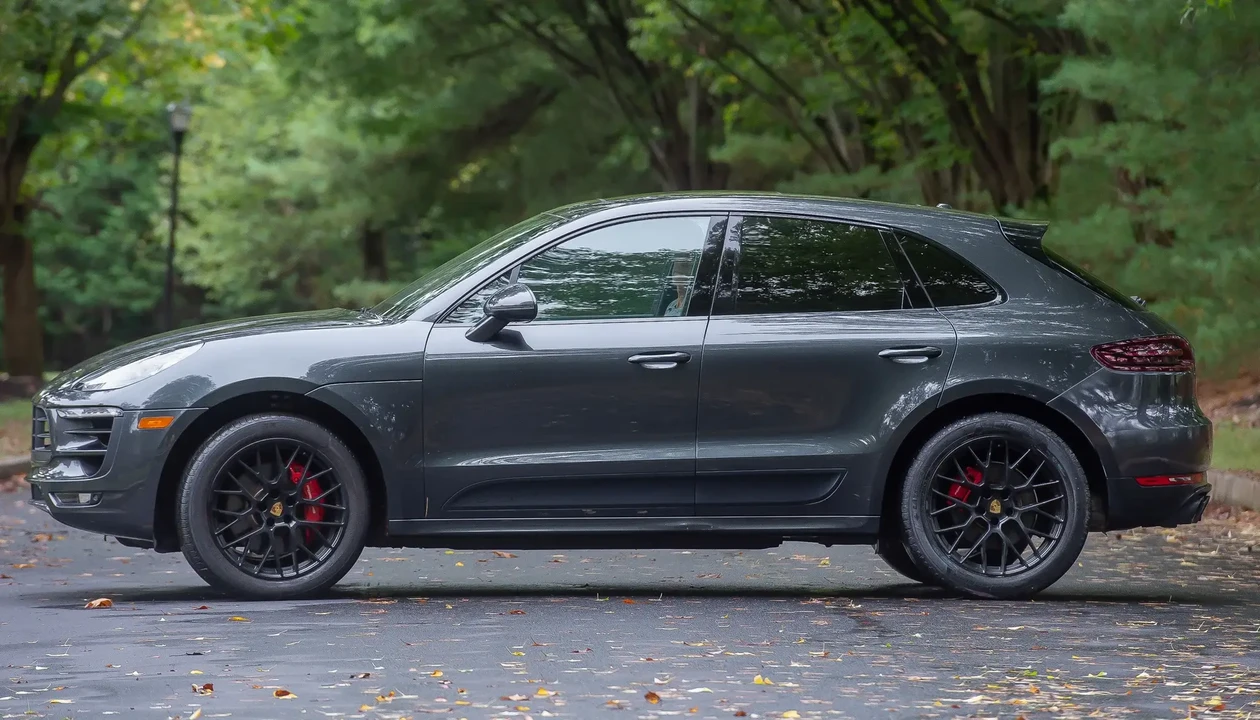 2018 Porsche Macan GTS - Image 2 of 6
