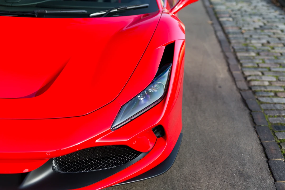Ferrari F8 Tributo - Image 9 of 31