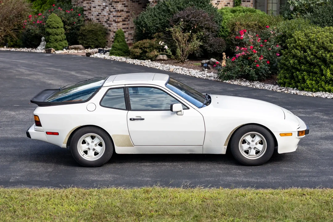 1984 Porsche 944 - Image 6 of 6