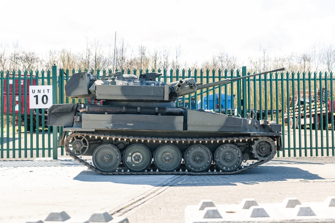 Alvis - Image 5 of 31