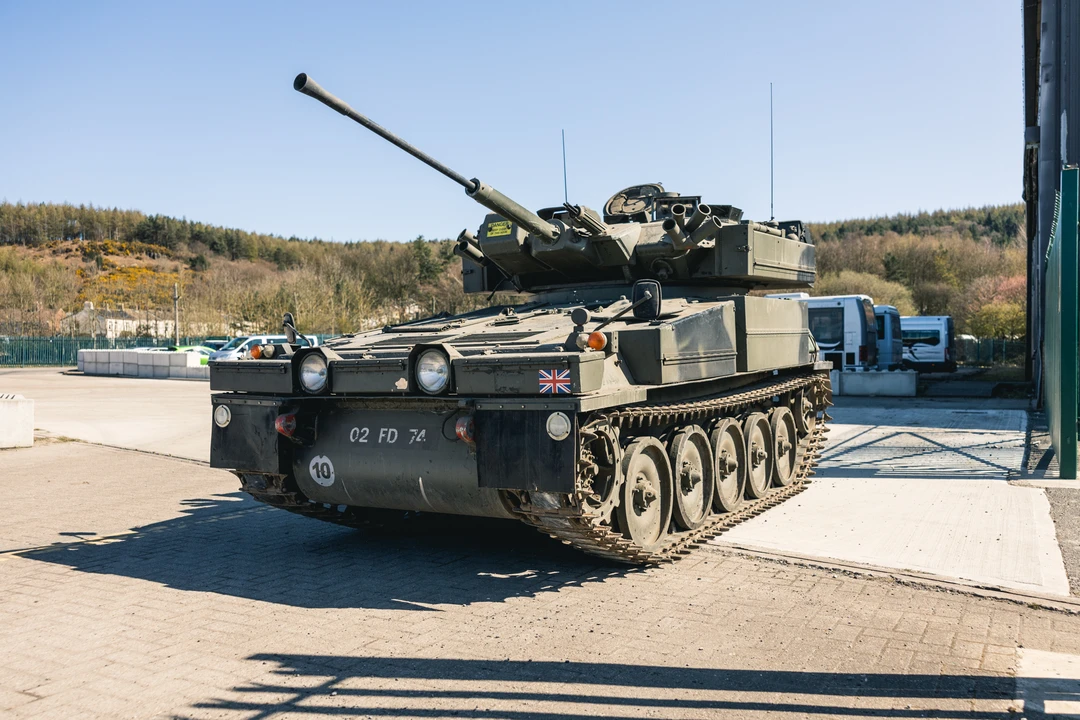 Alvis - Image 8 of 31