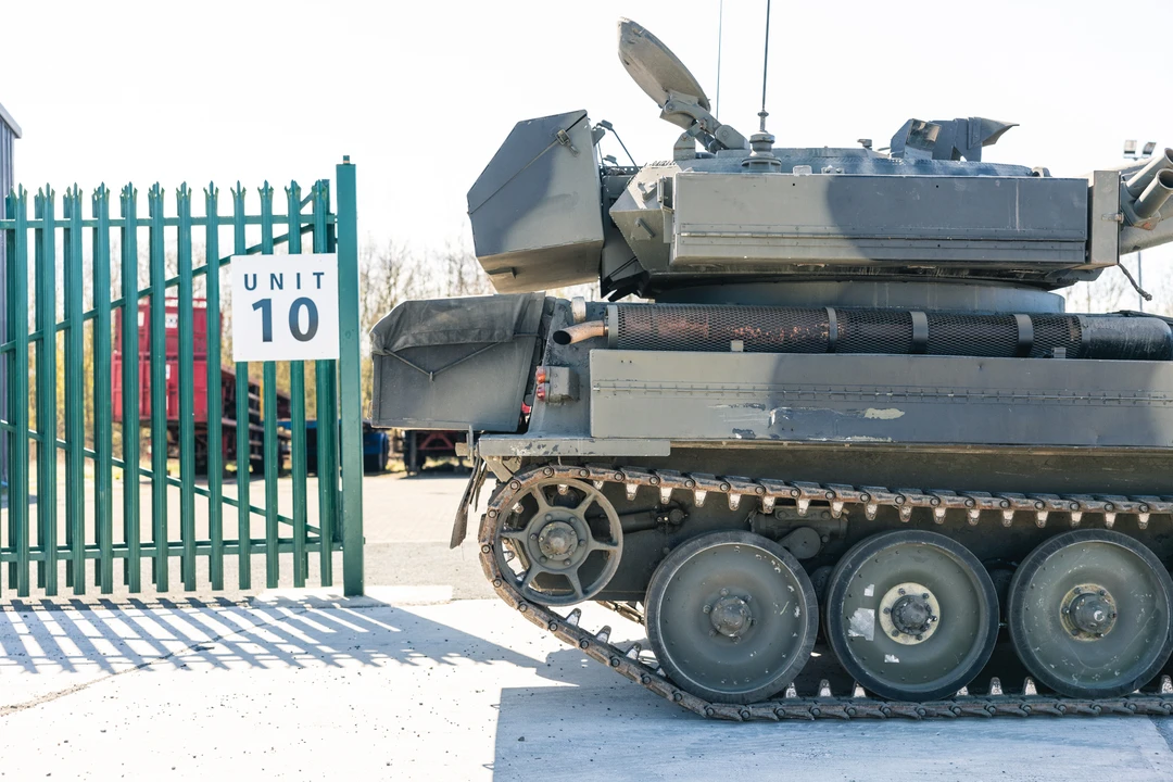 Alvis - Image 15 of 31