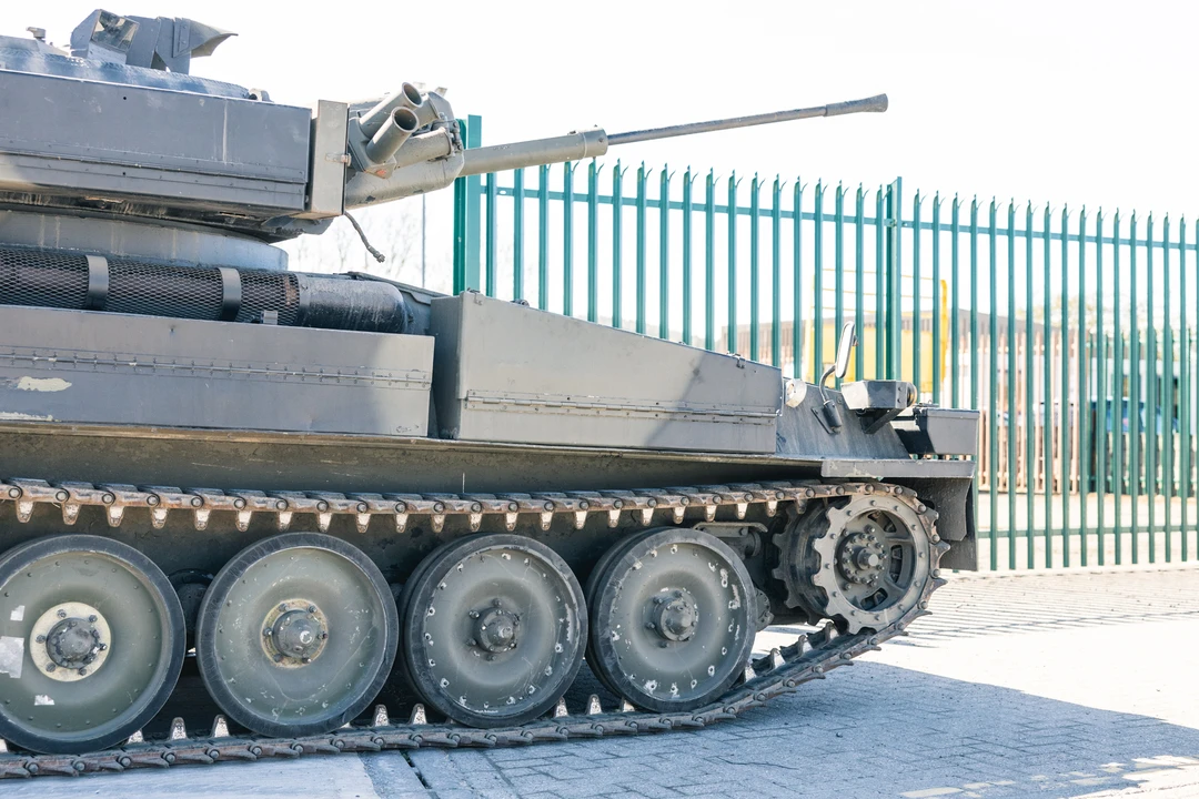 Alvis - Image 16 of 31