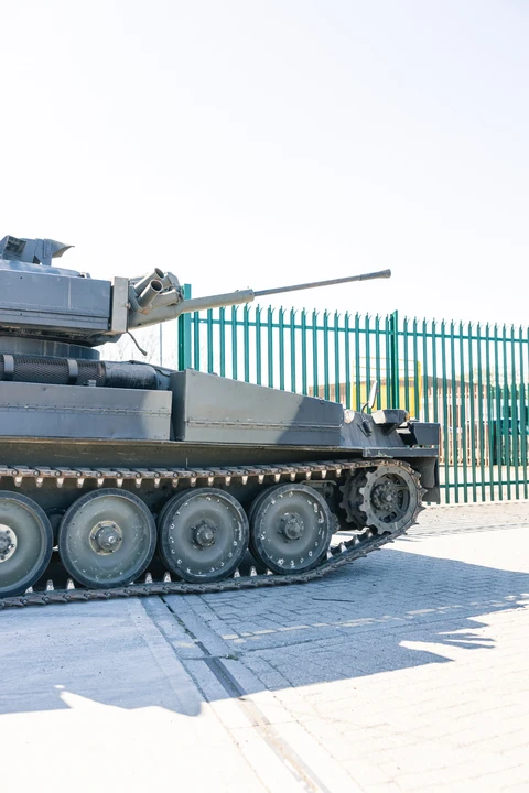 Alvis - Image 19 of 31