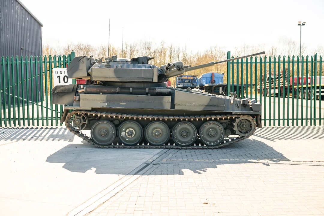 Alvis - Image 10 of 31