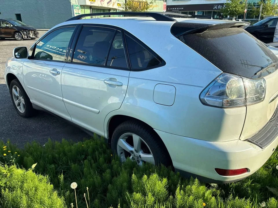 2005 Lexus RX 2nd Gen - Image 2 of 5