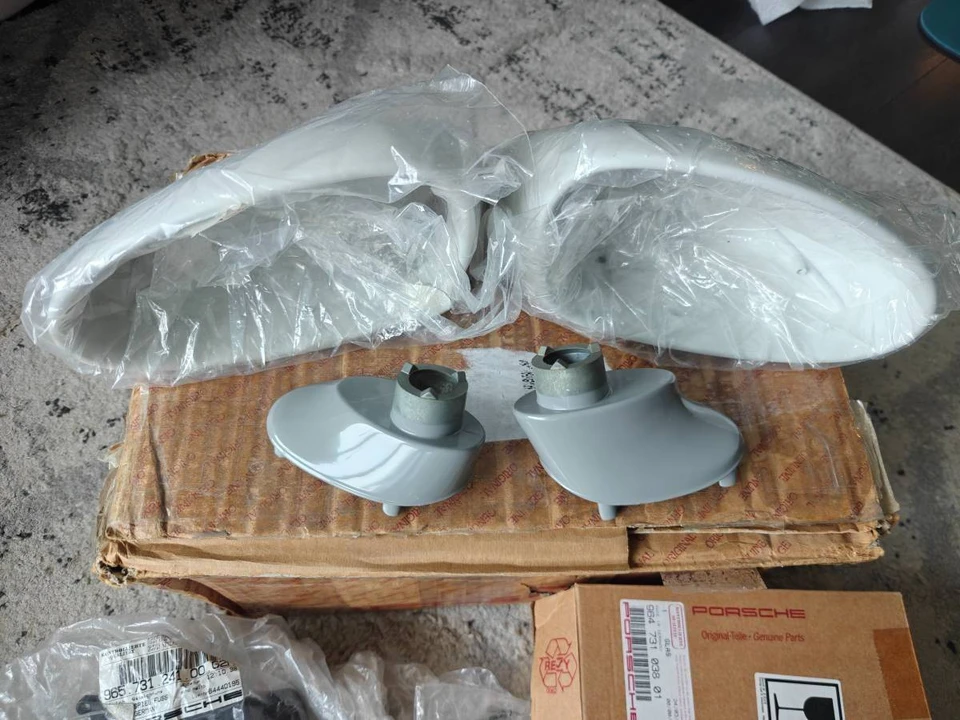 1989 Parts & Memorabilia Bodywork - Image 2 of 3