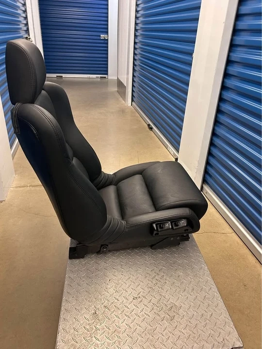 Parts & Memorabilia Seats & Interior - Image 4 of 7