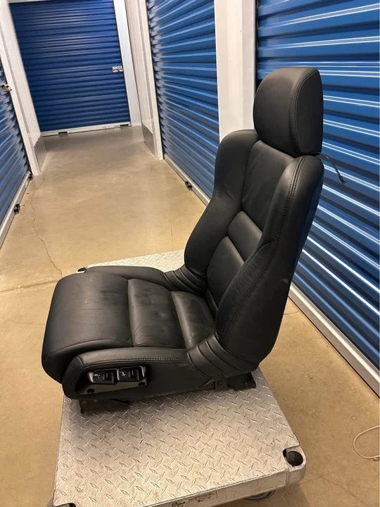 Parts & Memorabilia Seats & Interior - Image 6 of 7