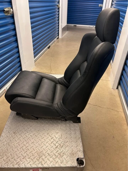 Parts & Memorabilia Seats & Interior - Image 3 of 7