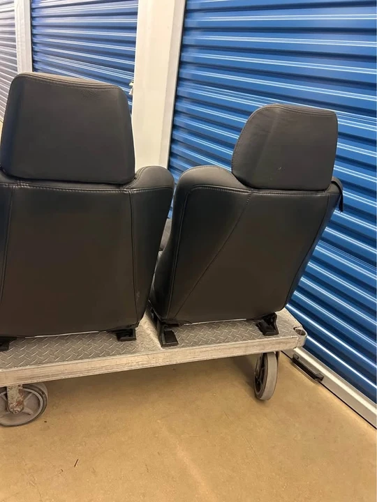 Parts & Memorabilia Seats & Interior - Image 2 of 7