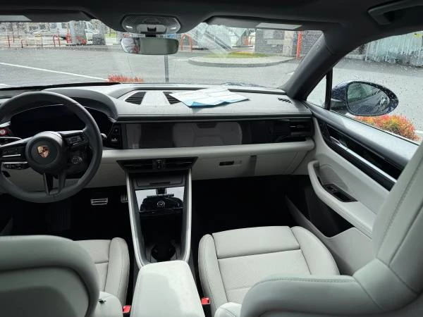 2025 Porsche Macan Electric - Image 6 of 8
