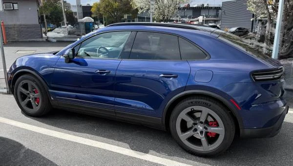 2025 Porsche Macan Electric - Image 5 of 8