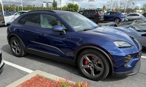 2025 Porsche Macan Electric - Image 4 of 8