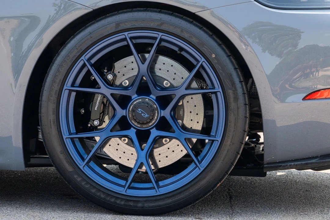 2027 Porsche 918 Spyder - Image 19 of 31