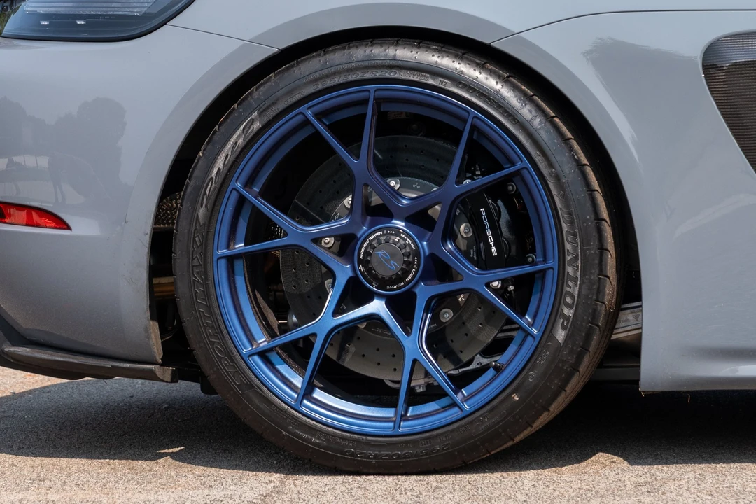 2027 Porsche 918 Spyder - Image 23 of 31