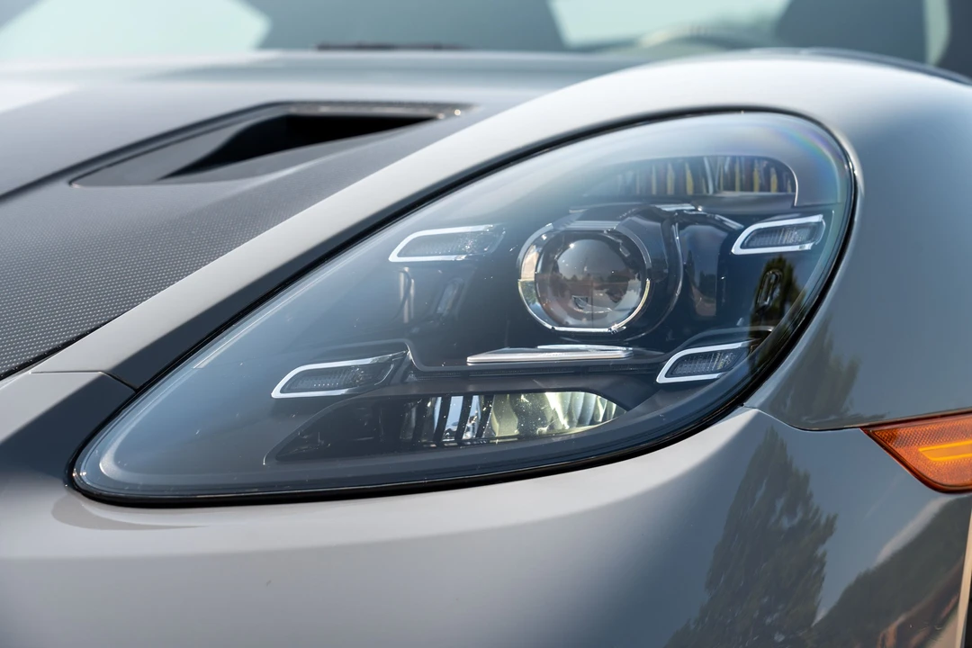 2027 Porsche 918 Spyder - Image 12 of 31