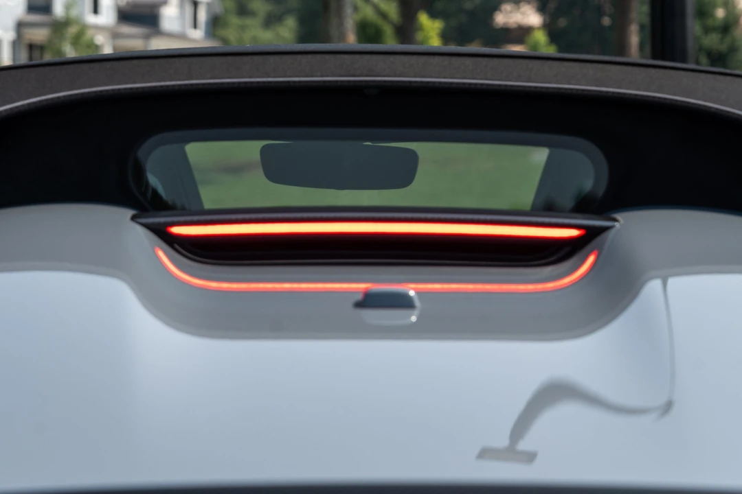 2027 Porsche 918 Spyder - Image 15 of 31