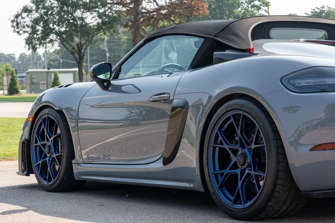 2027 Porsche 918 Spyder - Image 7 of 31