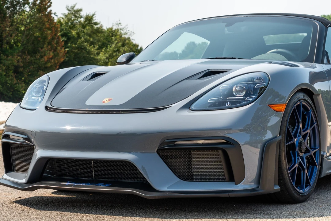 2027 Porsche 918 Spyder - Image 9 of 31