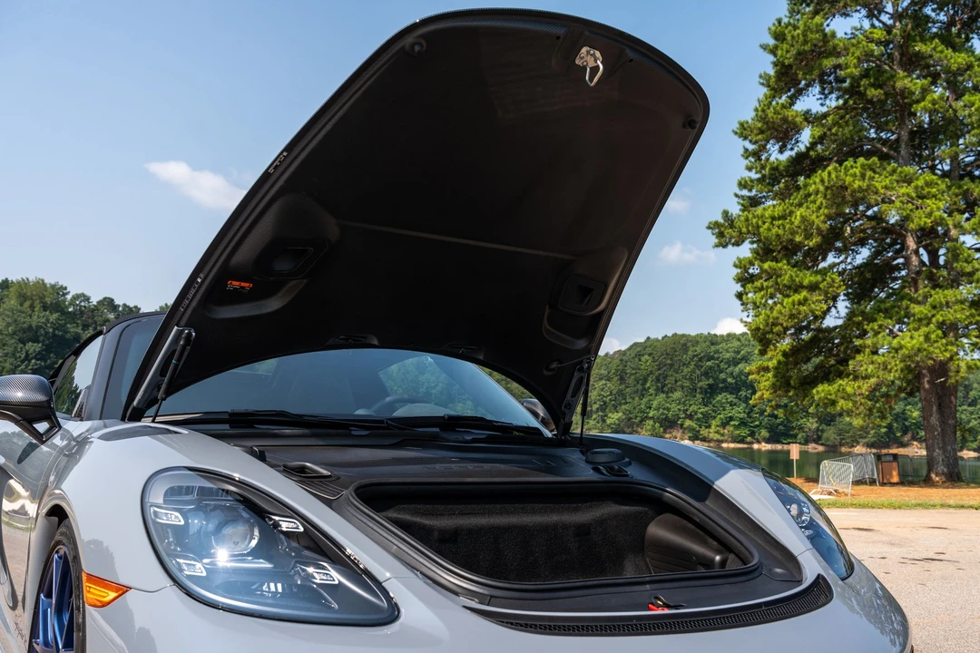 2027 Porsche 918 Spyder - Image 29 of 31
