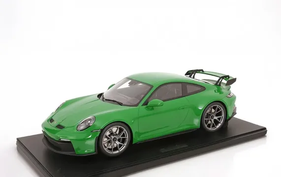 2022 Porsche 911 992 GT3 1:8 Scale Model