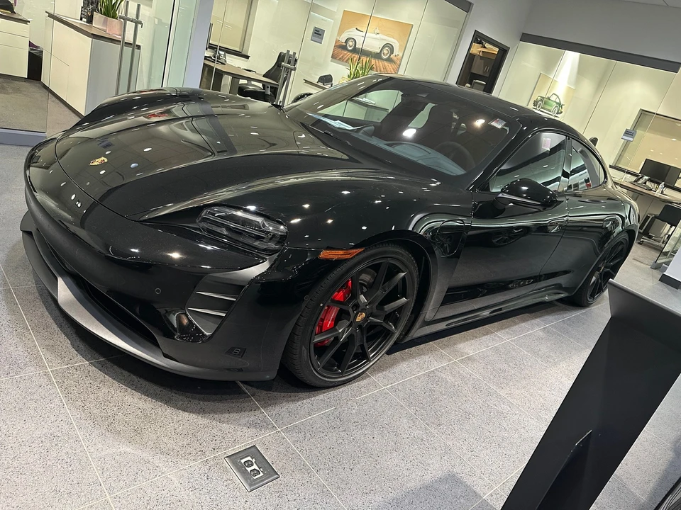 2022 Porsche Taycan GTS - Image 4 of 8