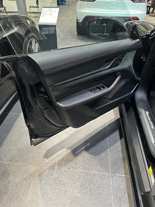 2022 Porsche Taycan GTS - Image 5 of 8