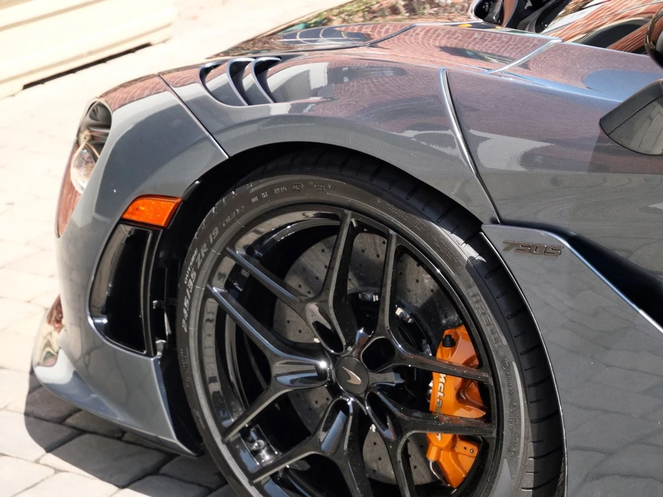 2025 McLaren 750S Coupe - Image 15 of 28