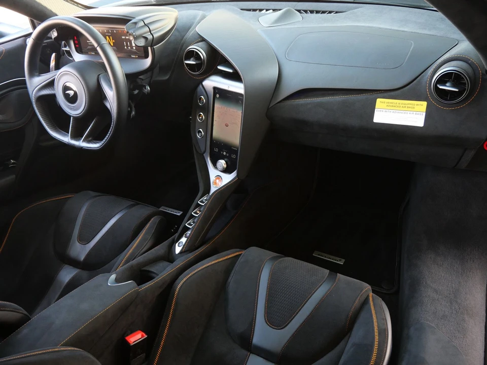 2025 McLaren 750S Coupe - Image 10 of 28