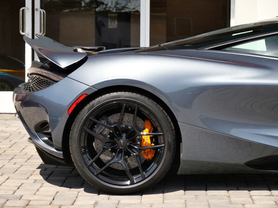 2025 McLaren 750S Coupe - Image 16 of 28