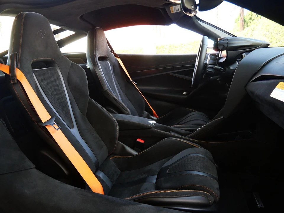 2025 McLaren 750S Coupe - Image 11 of 28