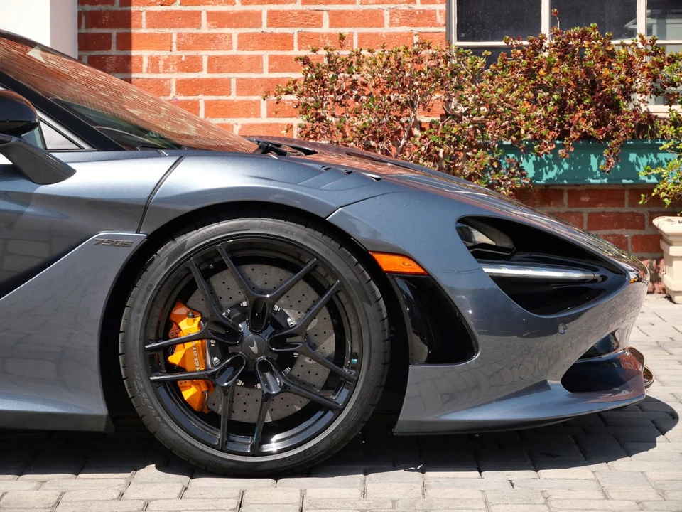2025 McLaren 750S Coupe - Image 7 of 28