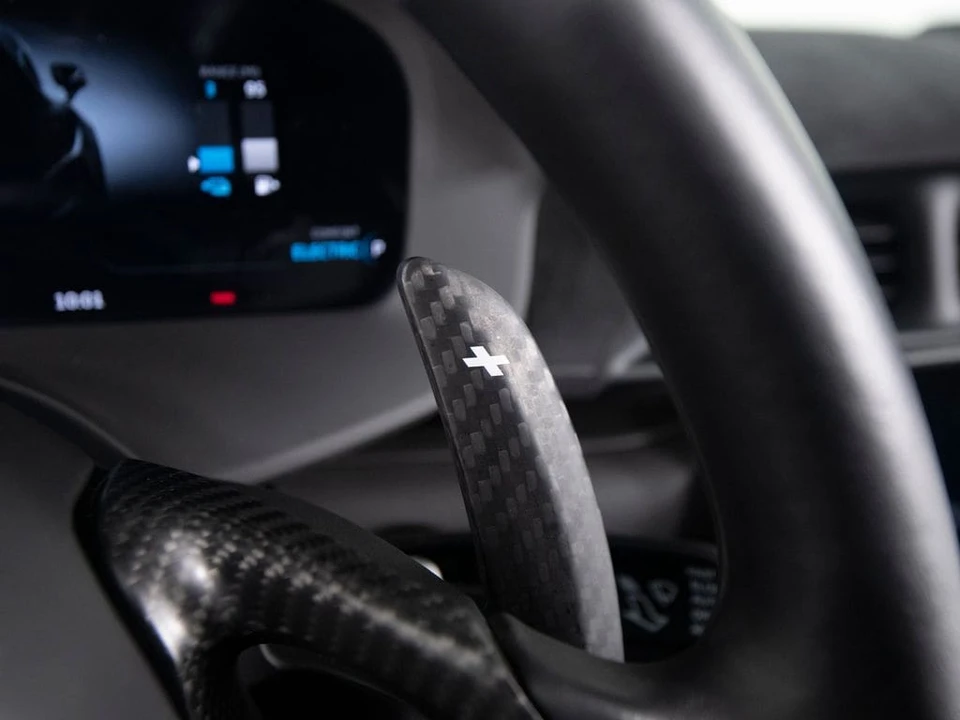 2025 McLaren Artura - Image 18 of 31
