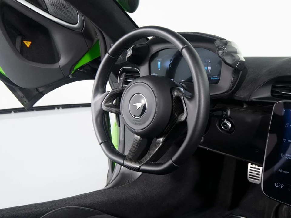 2025 McLaren Artura - Image 27 of 31