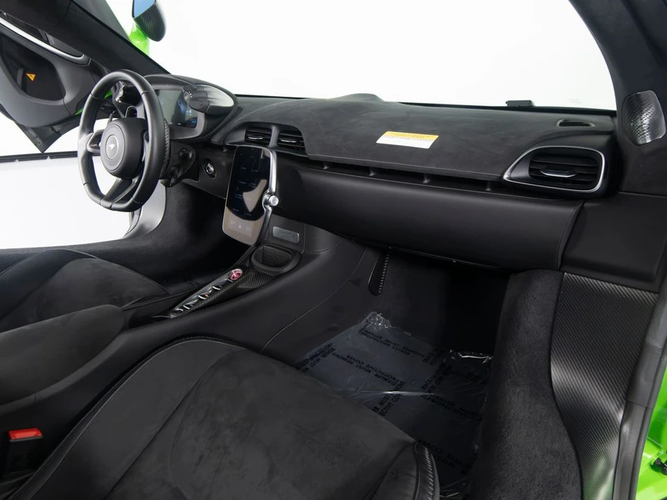2025 McLaren Artura - Image 25 of 31