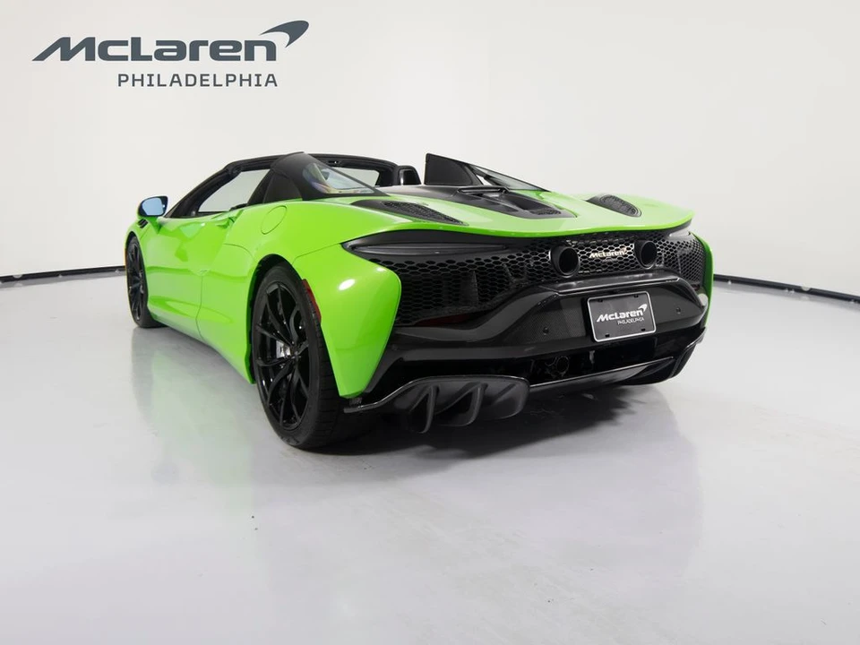 2025 McLaren Artura - Image 8 of 31