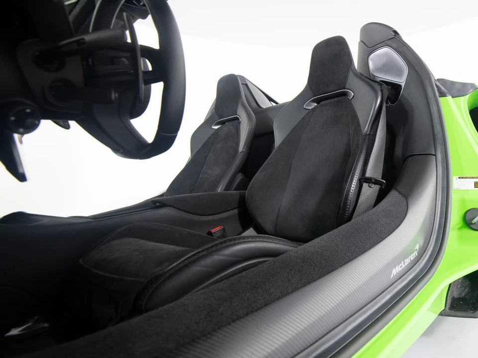 2025 McLaren Artura - Image 29 of 31