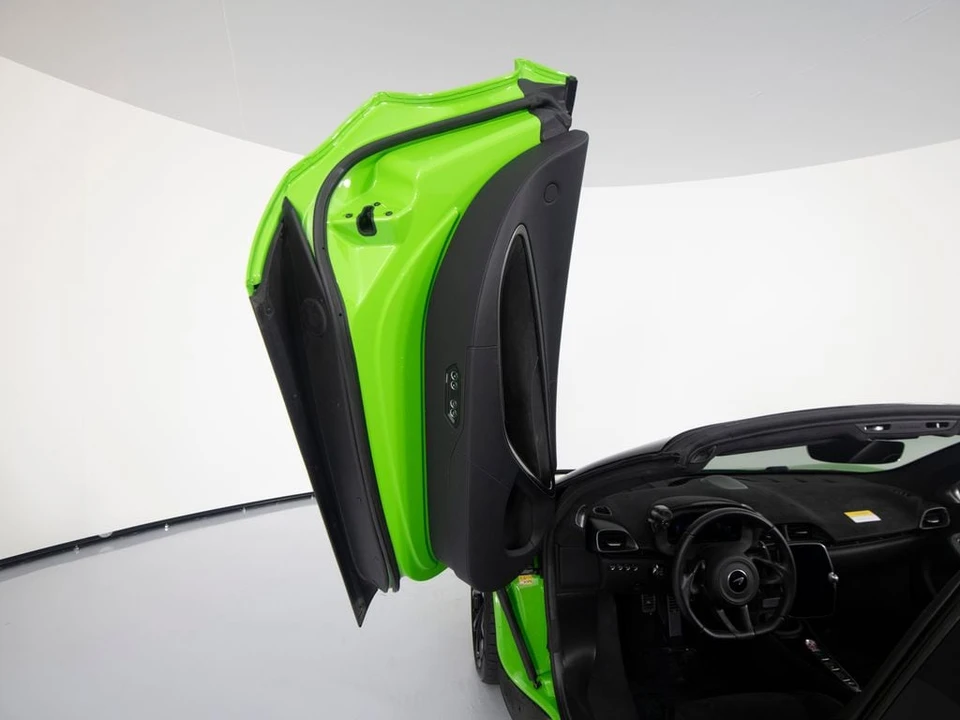 2025 McLaren Artura - Image 10 of 31