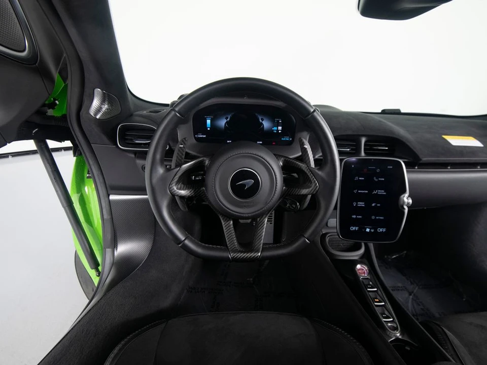 2025 McLaren Artura - Image 16 of 31
