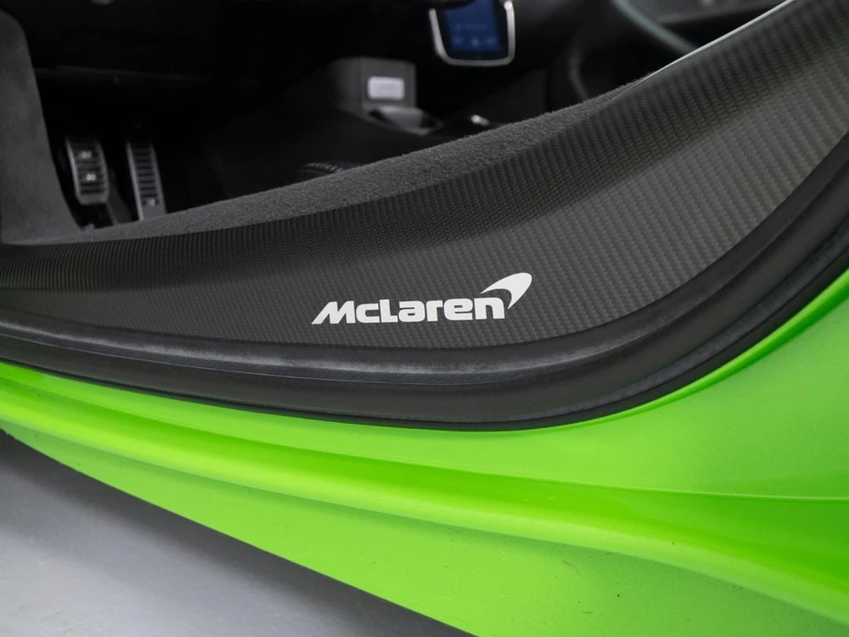 2025 McLaren Artura - Image 14 of 31