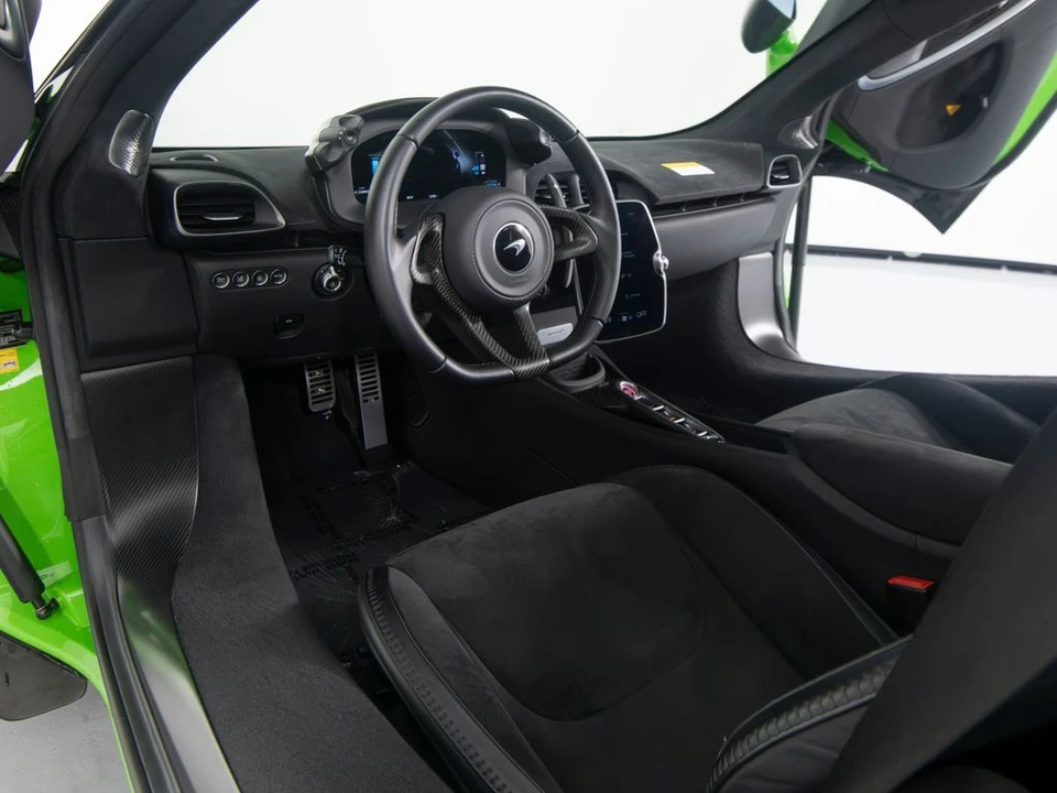 2025 McLaren Artura - Image 15 of 31